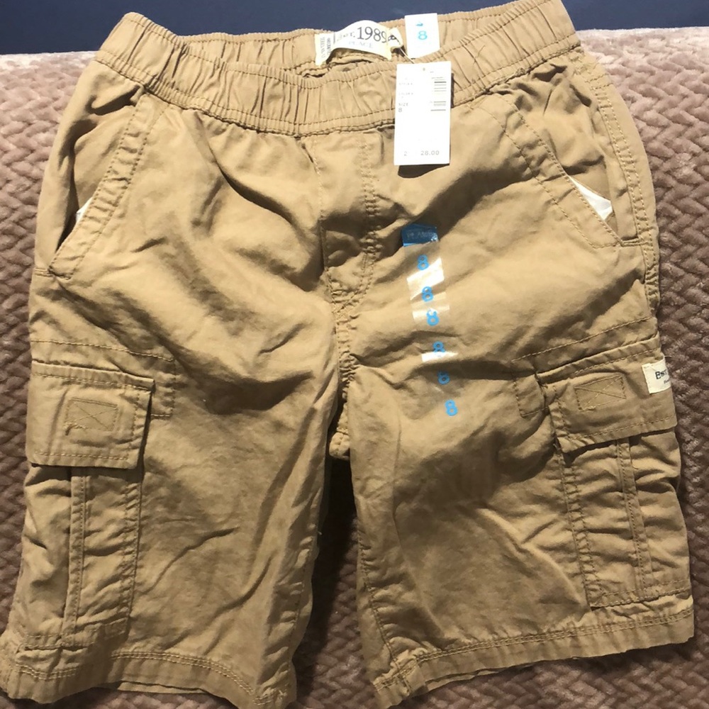 Boys 8 Adjustable waist cargo shorts. Khaki